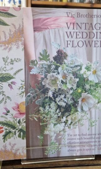 Vintage Wedding Flowers: Bouquets, button holes, table settings : Vic Brotherson